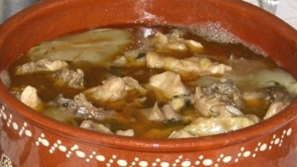 Manuel Luís Goucha Revela uma Receita Irresistível de Frango na Púcara Feito no Caçoilo