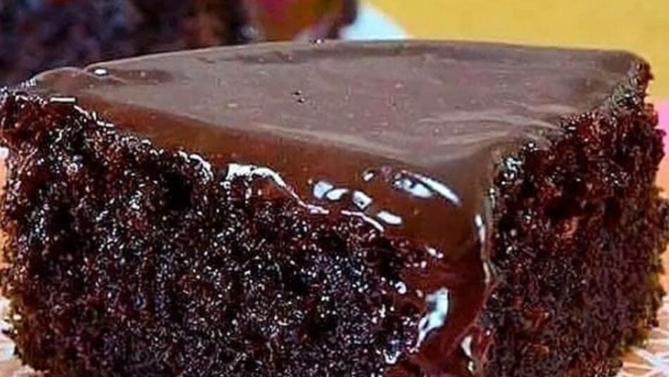 Descubra o irresistível Bolo de Chocolate Bêbedo de Manuel Luís Goucha