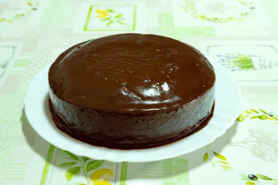 Receita Irresistível de Bolo de Cenoura com Chocolate do João Baião