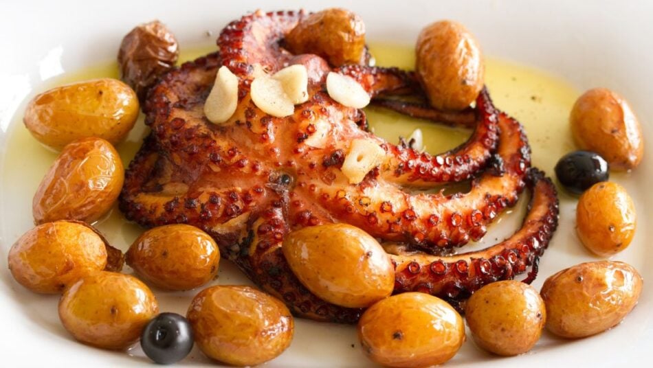 Receita de Polvo à Lagareiro com Batata a Murro: (sabor tradicional garantido)