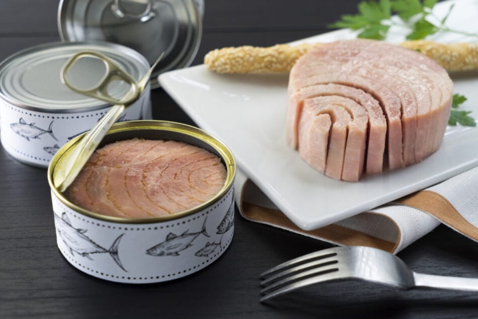 Atum em lata: Qual escolher e porquê o atum ao natural pode ser a melhor opção para a tua saúde